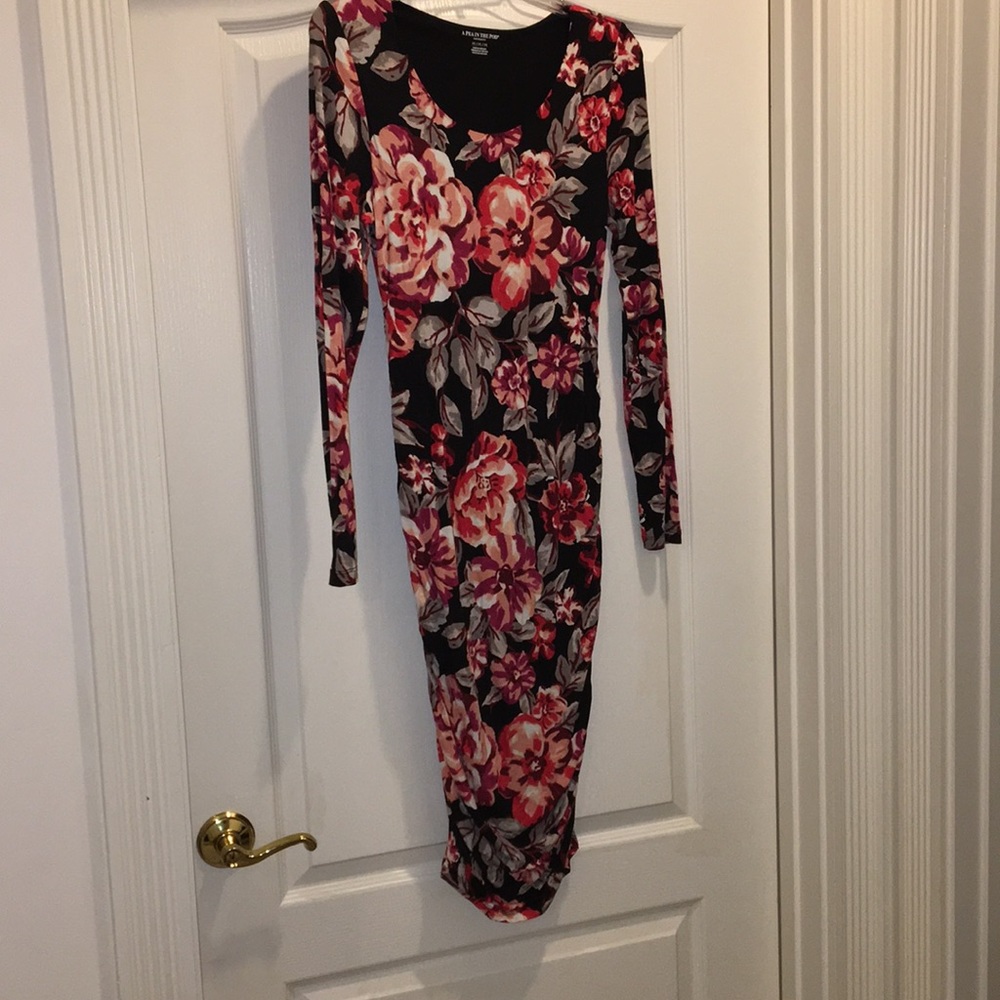 A Pea In The Pod Black Floral Ruched Sheath Dress